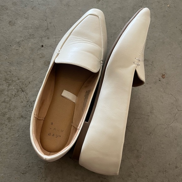 White Pointed Flats - Picture 1 of 3